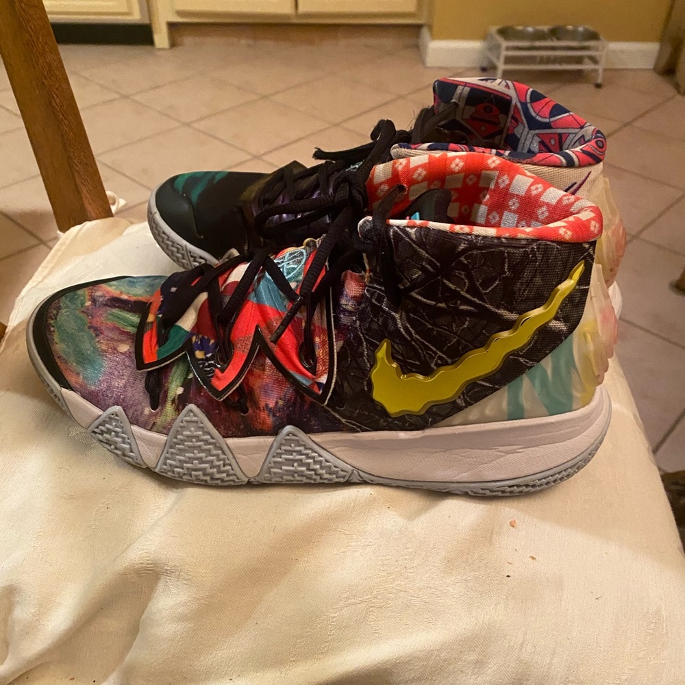 Excellent condition Nike sneakers size 10.5